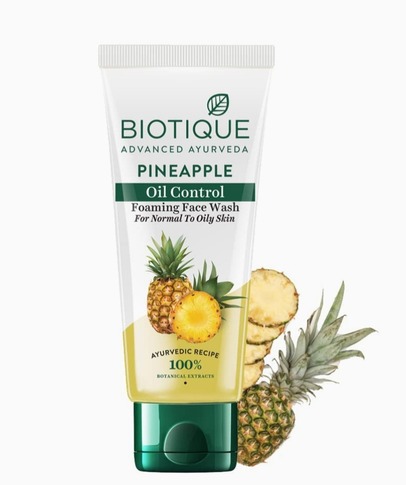 Biotique Pineapple Oil Control Foaming Face Wash | Hydrates dry skin | Eliminates Excess Oil | Evens Skin Tone | 100% Botanical Extracts | Suitable for All Skin Types | 100ml