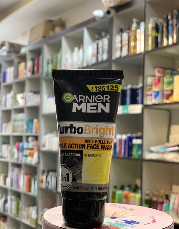 Garnier Men Turbo Bright Double Action Face Wash, Deep Cleansing Anti Pollution Face Wash with Charcoal and Vitamin C, Suitable for all Skin Types (50g)